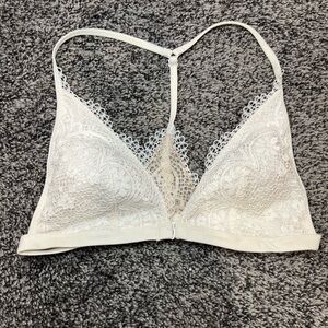 Elegant Lace Bralette in Cream